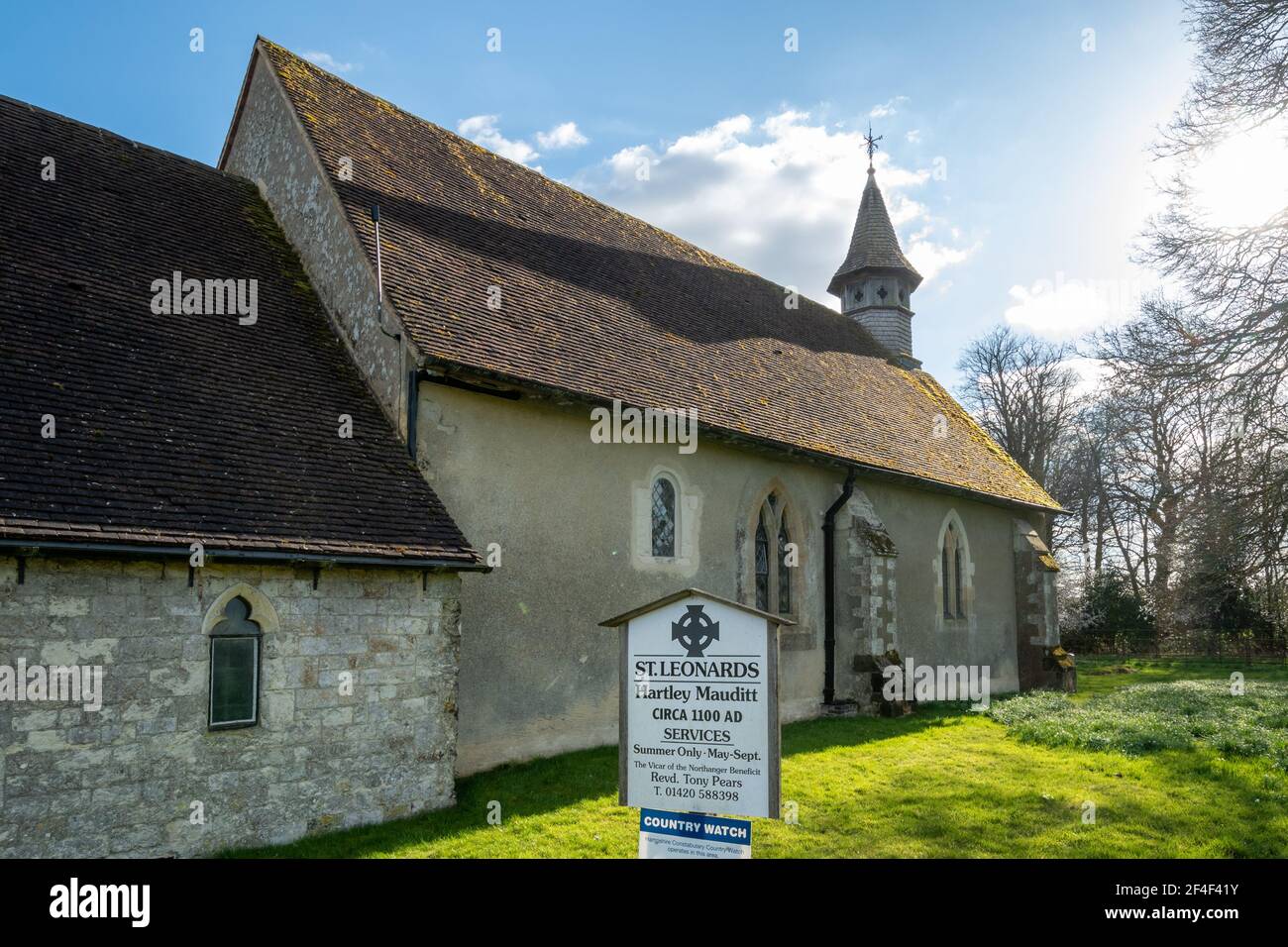 St Leonard's Church im verlassenen Hampshire Dorf Hartley Mauditt, England, Großbritannien Stockfoto