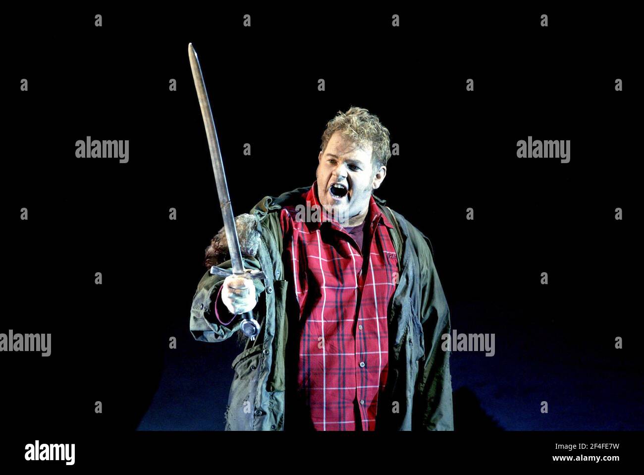 Graham Sanders (Siegfried) in SIEGFRIED von Wagner beim Edinburgh International Festival 25/08/2002 eine schottische Oper Produktionsleitung: Richard Armstrong Bühnenbild: Hildegard Bechtler Kostüme: Ana Jebens Beleuchtung: Peter Mumford Regie: Tim Albery Stockfoto