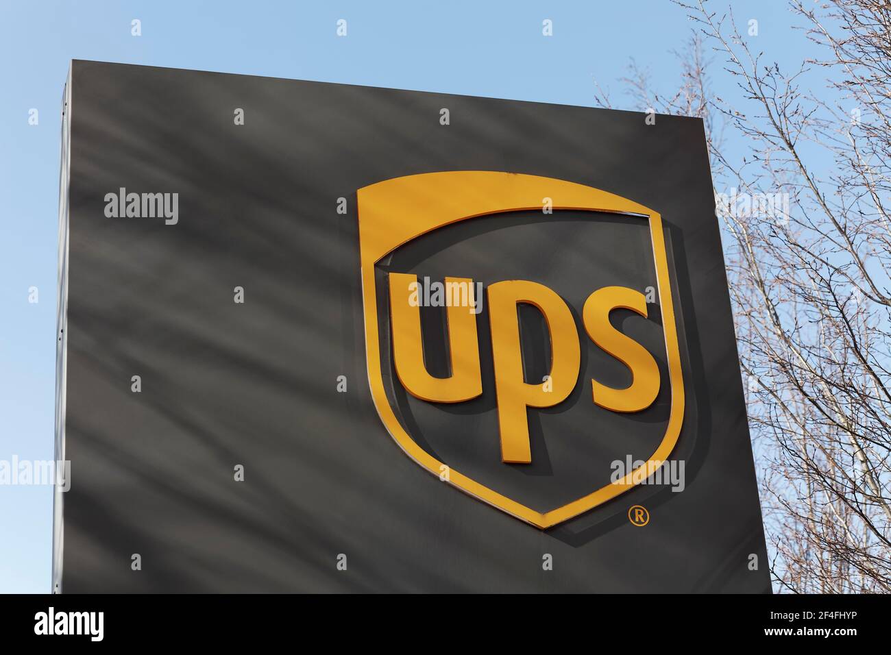 United Parcel Service of America, UPS, Logo am Verwaltungssitz Deutschland, Express-Kurier- und Paketdienst, Neuss, Nord Stockfoto