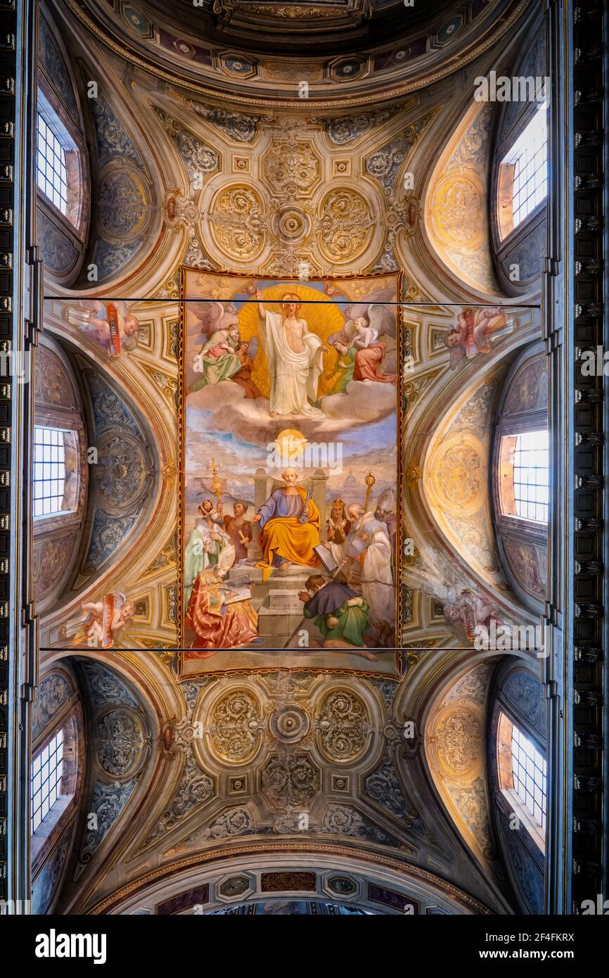 Italien, Rom, Kirche von San Rocco (Chiesa di San Rocco alle Augusteo) barocker Innenraum, Tonnengewölbe mit Lünetten und Fresko der Beerdigung und Apotheose Stockfoto