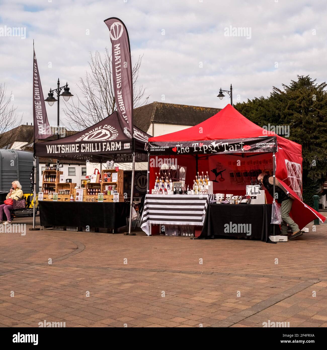 Epsom London, Großbritannien, March21 2021, Pop-up-Markt im Freien Imbissstände Stockfoto
