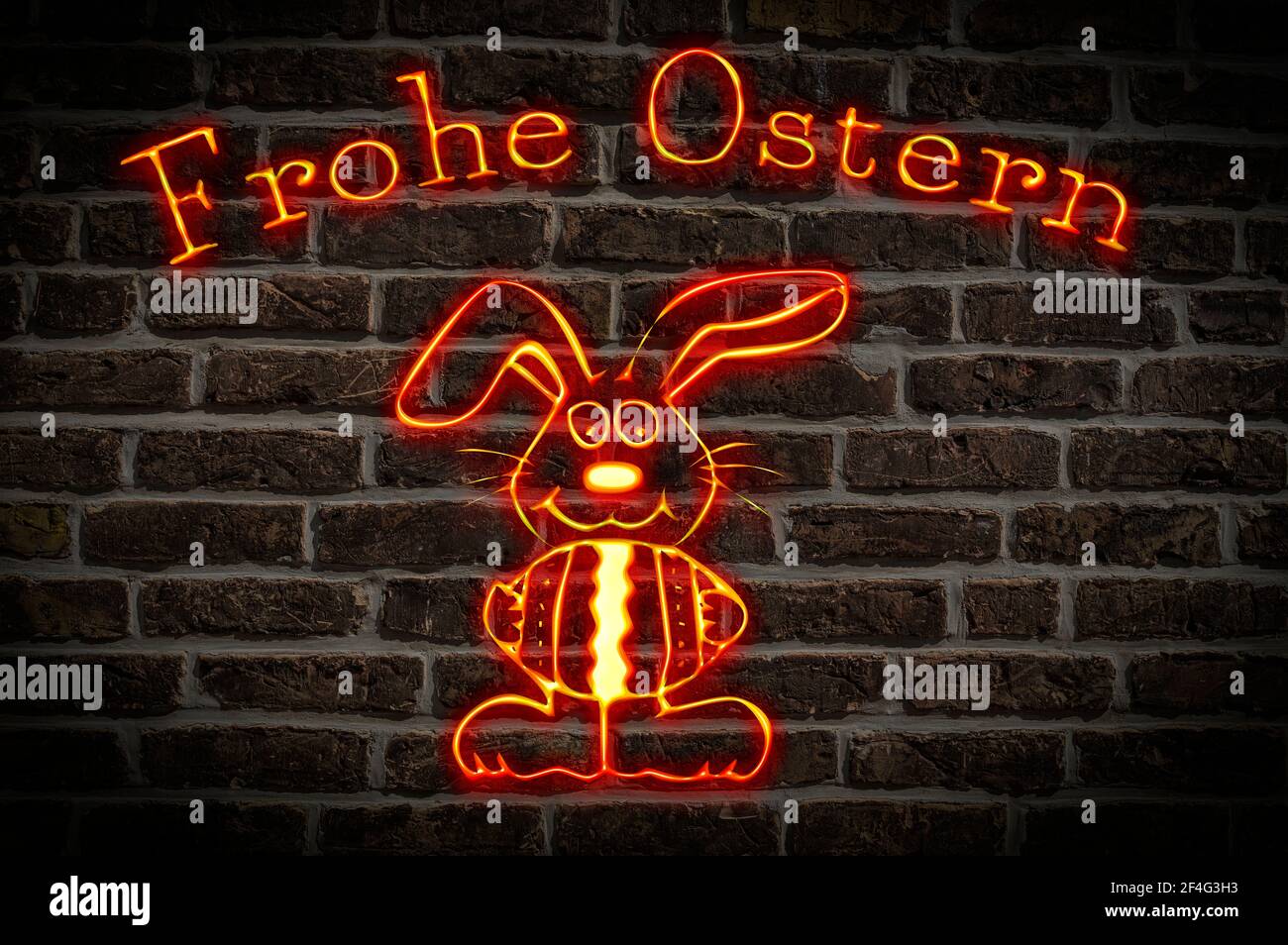 Leuchttreklame Frohe Ostern, darunter befindet sich ein Osterhase der Osterei hält Happy Easter, unten ist ein Osterhase Holdin Stockfoto