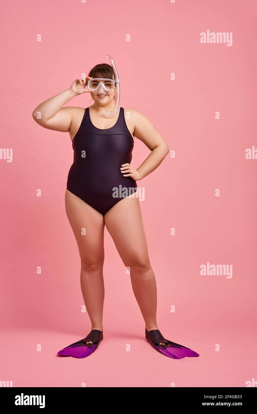 Fat woman in swimsuit -Fotos und -Bildmaterial in hoher Auflösung – Alamy