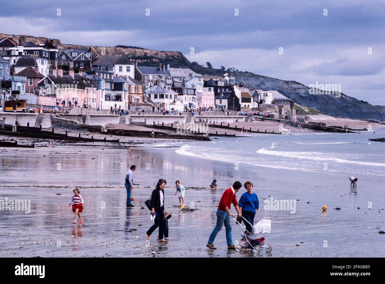 Lyme Regis Strand 1986 Stockfoto