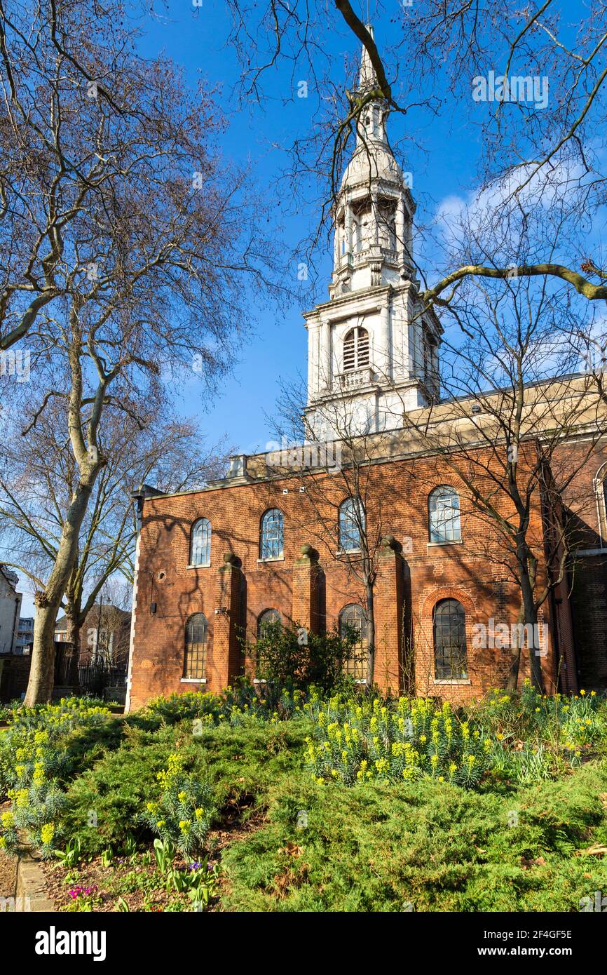 Außenansicht der Shoreditch Kirche (St. Leonard's Shoreditch), London, Großbritannien Stockfoto