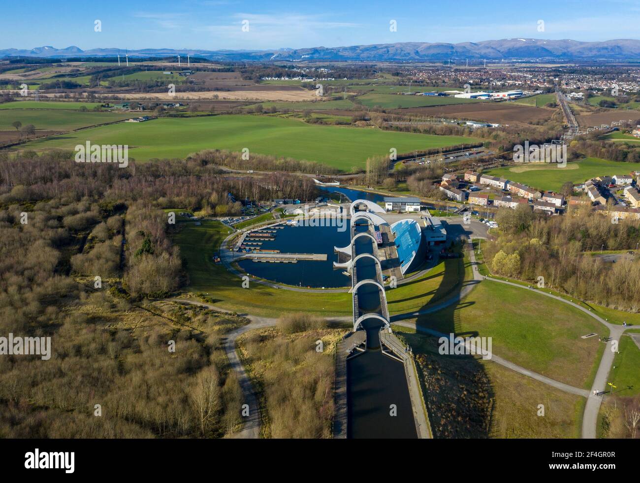 Luftaufnahme des Falkirk Wheel ein rotierender Bootslift in Zentral-Schottland, der den Forth und Clyde Canal mit dem Union Canal verbindet. Stockfoto