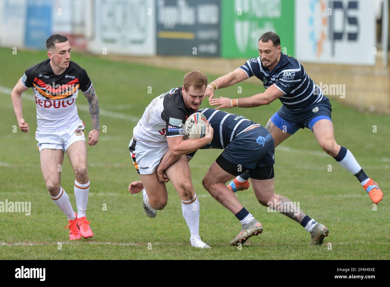 Featherstone, England - 21st. März 2021 - Ross Oakes of Bradford Bulls wird während der Rugby League Betfred Challenge Cup Runde 1 zwischen Featherstone Rovers und Bradford Bulls im Millenium Stadium, FeatherstoneUK Dean Williams/Alamy Live News angegangen Stockfoto