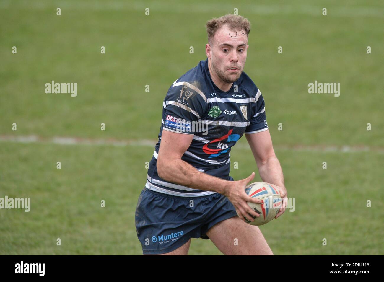 Featherstone, England - 21st. März 2021 - James Harrison von Featherstone Rovers brach durch, um einen Versuch während der Rugby League Betfred Challenge Cup Runde 1 Spiel zwischen Featherstone Rovers gegen Bradford Bulls im Millenium Stadium, Featherstone, UK Dean Williams/Alamy Live News zu erzielen Stockfoto