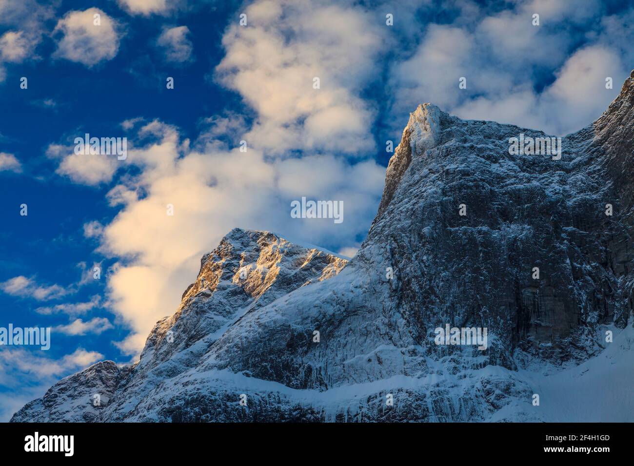 Früher Winter Morgenlicht in Romsdalen, Rauma kommune, Møre Og Romsdal, Norwegen. Stockfoto