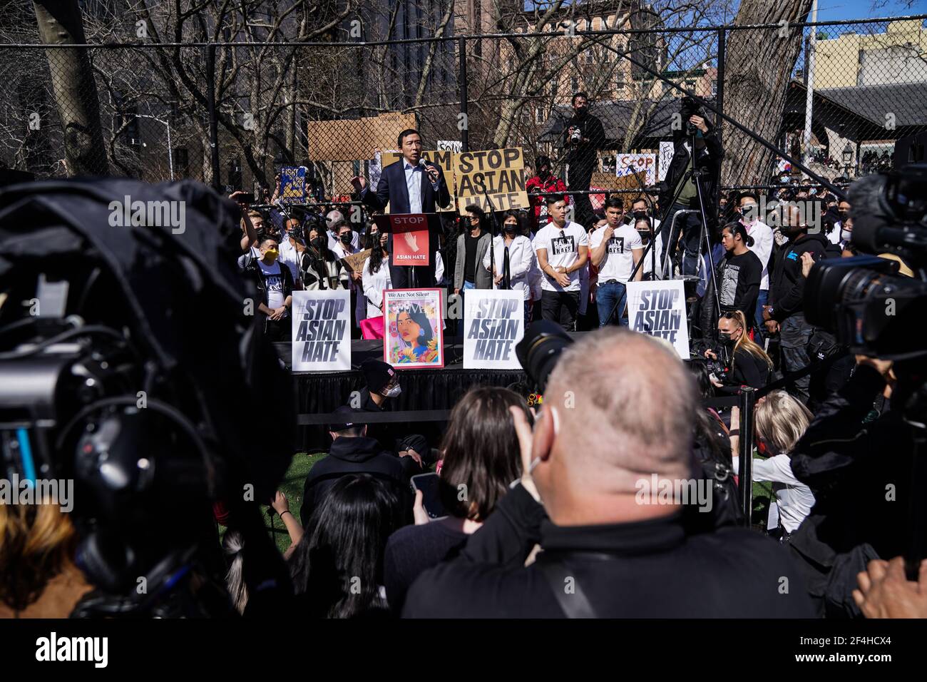 New York City, USA. März 2021, 20th. New York City Bürgermeister Anwärter Andrew Yang spricht während einer Stop the Hate Kundgebung in Chinatown in New York City, USA. Kredit: Chase Sutton/Alamy Live Nachrichten Stockfoto