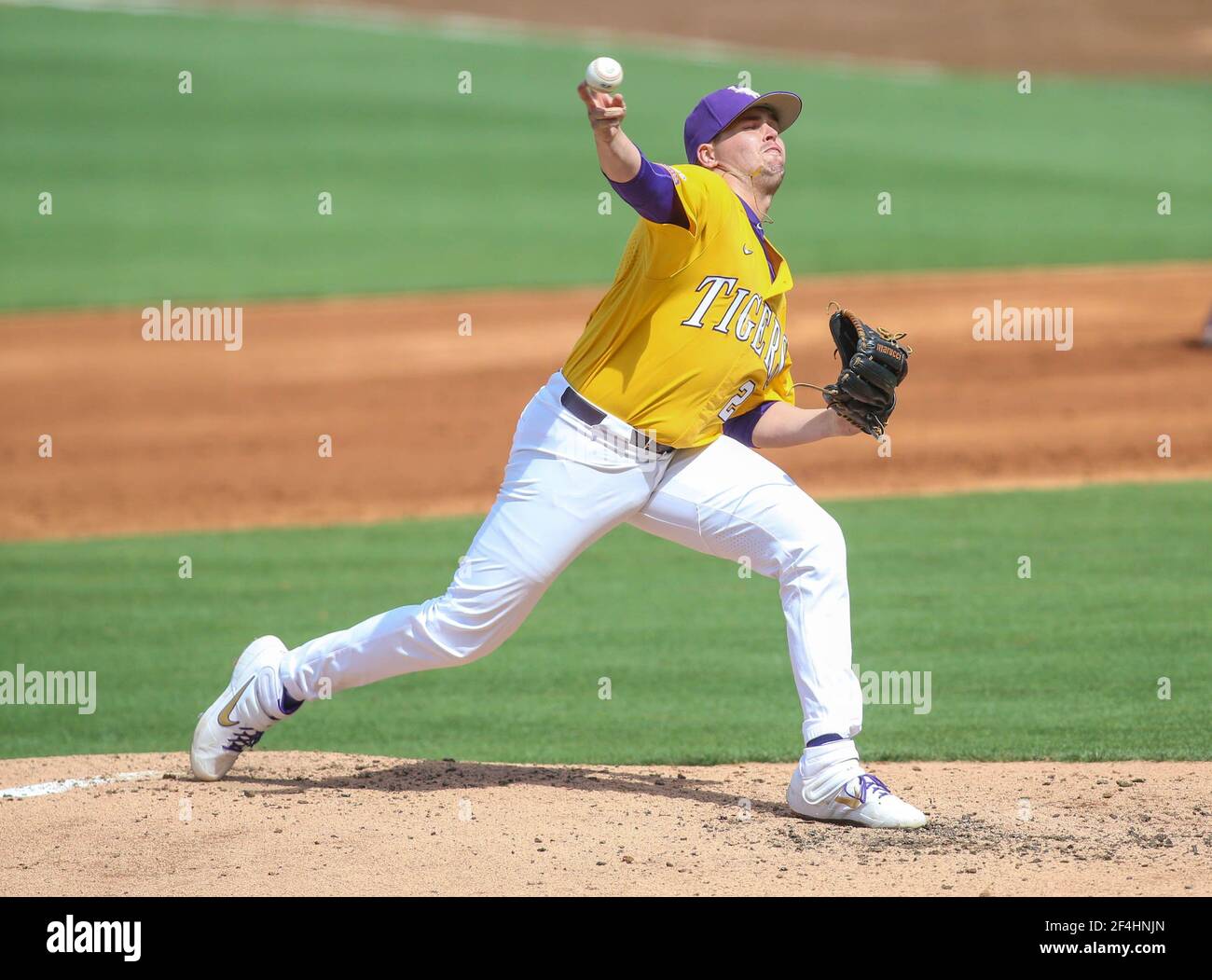 21. März 2021: LSU Startpitcher AJ Labas (26) liefert einen Pitch während der NCAA Baseball Action zwischen dem Mississippi St. Bulldogs und den LSU Tigers im Alex Box Stadium, Skip Bertman Field in Baton Rouge, LA. Jonathan Mailhes/CSM Stockfoto