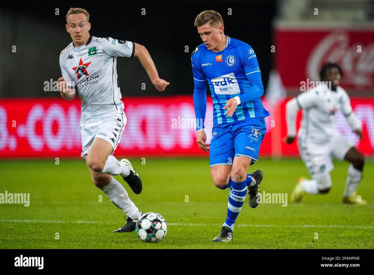 GENT, BELGIEN - MÄRZ 21: Alexander Corryn von Cercle Brugge und Alessio Castro-Montes von KAA Gent während des Jupiler Pro League-Spiels zwischen KAA Gent Stockfoto