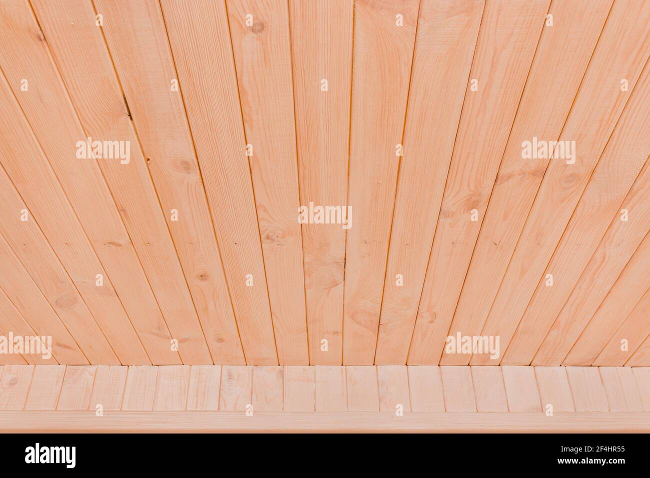 Moderne natürliche Innenausstattung mit heller Holzdecke Textur Hintergrund. Stockfoto