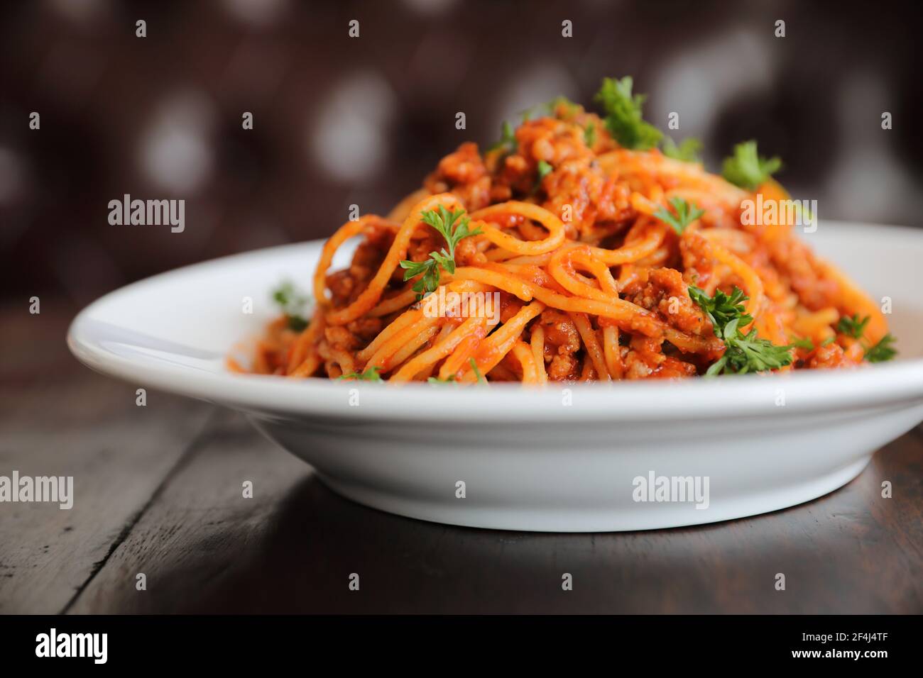 Spaghetti Bolognese auf Holz Hintergrund, italienische Küche Stockfoto