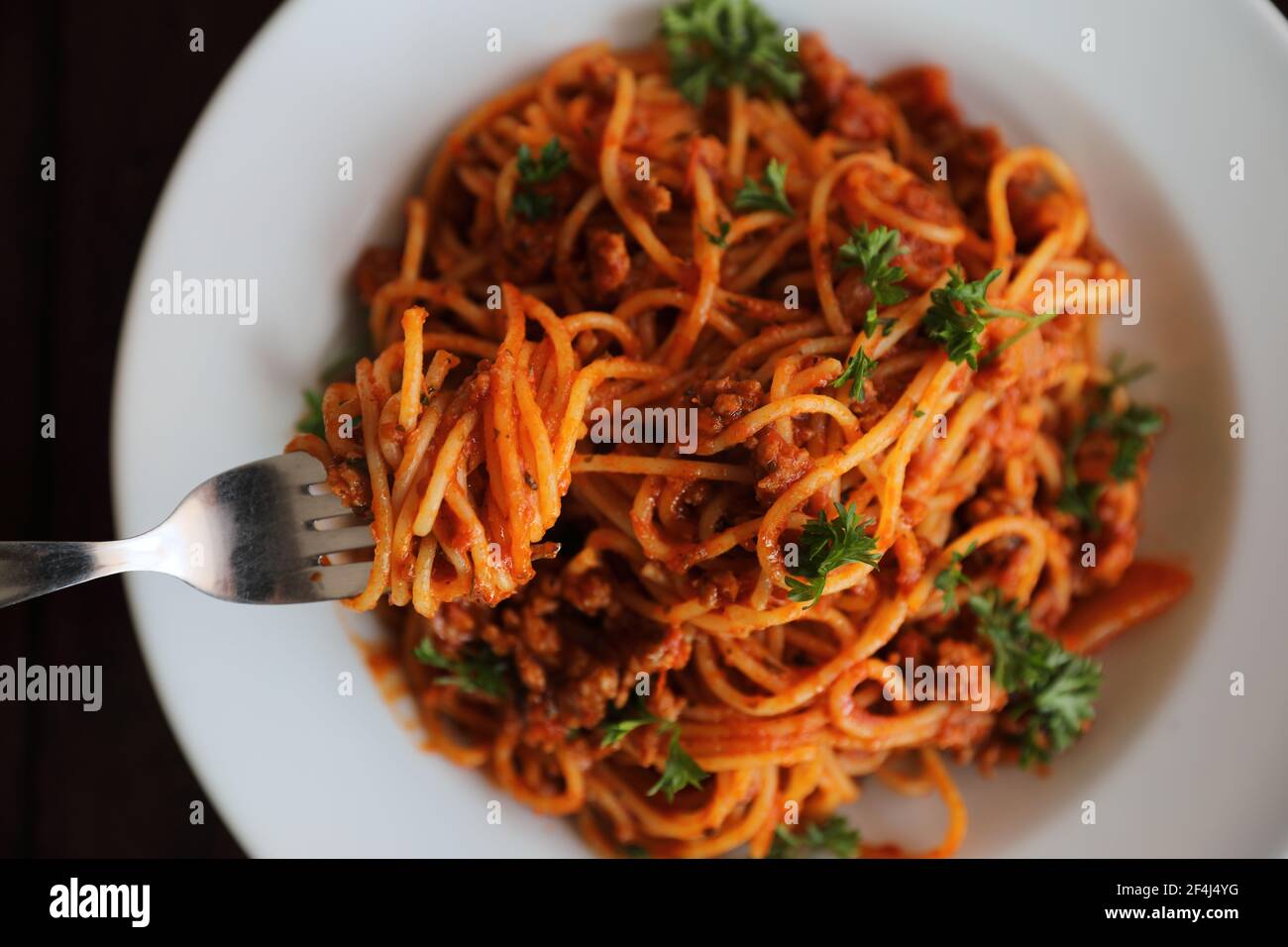 Spaghetti Bolognese auf Holz Hintergrund, italienische Küche Stockfoto