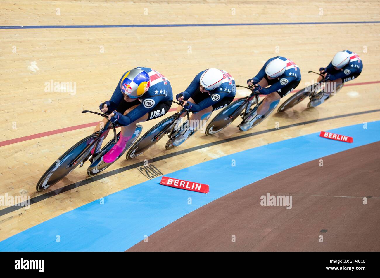 Chloe Dygert führt das US-Team bei der UCI Track World Championships, Berlin, zur Goldmedaille im Damen-Team-Verfolgungsrennen (Foto: Casey Stockfoto