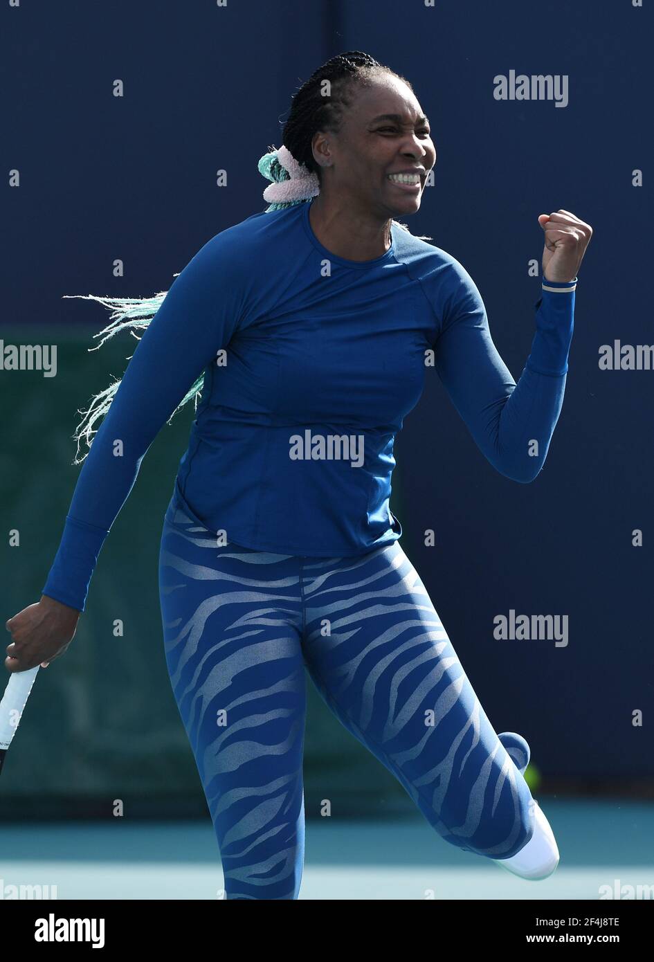 Miami Gardens, FL, USA. März 2021, 21st. Venus Williams ist auf dem Übungsfeld bei den 2021Miami Open im Hard Rock Stadium am 21. März 2021 in Miami Gardens, Florida zu sehen. Kredit: Mpi04/Media Punch/Alamy Live Nachrichten Stockfoto