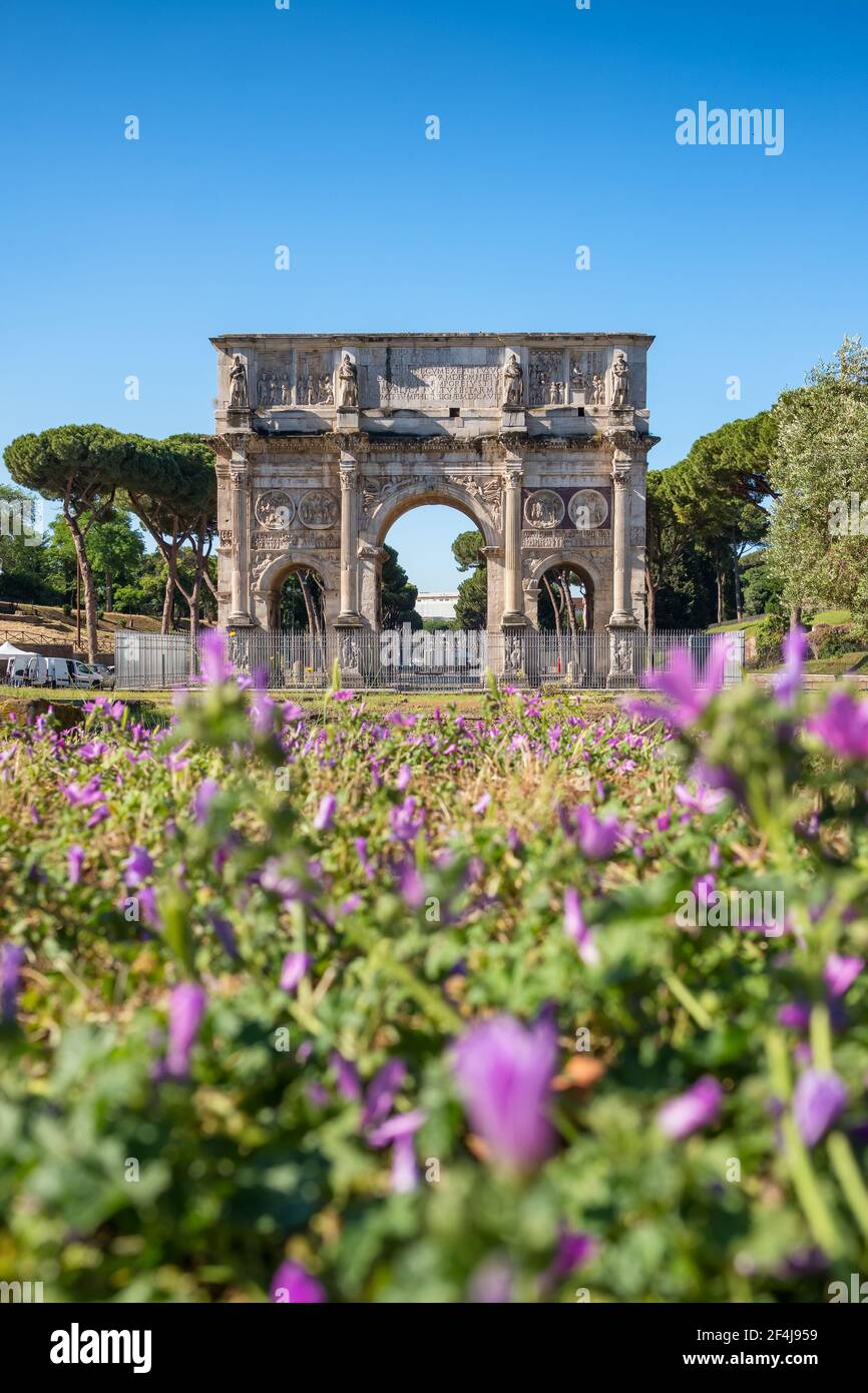 Titusbogen oder Arco di Tito in Rom, Italien. Stockfoto