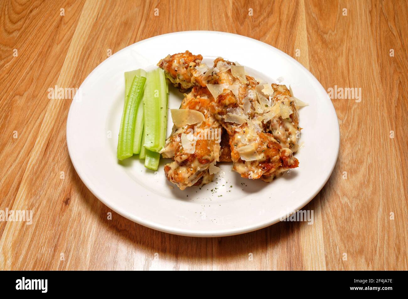 Köstliche amerikanische Gericht als Knoblauch Parmesan Chicken Wings bekannt Stockfoto