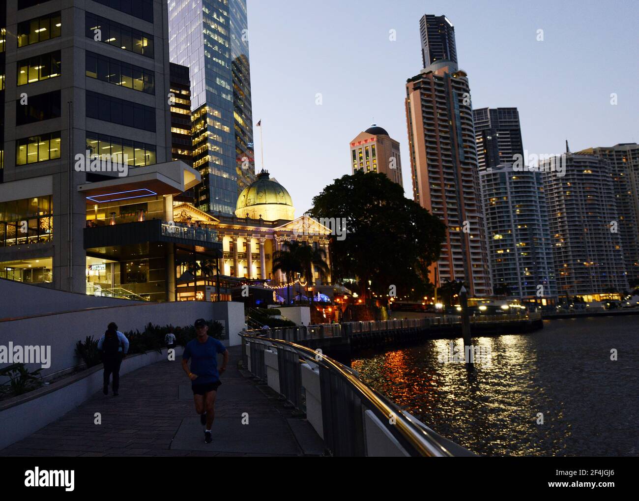 Das alte Zollhaus in Brisbane erleuchtet bei Nacht. Stockfoto