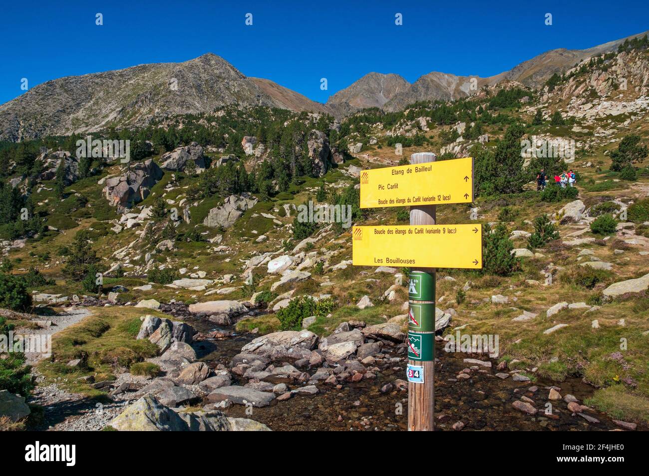 Wanderzeichen rund um die Bouillouses Seen, ein Naturgebiet in der Region Capcir, Katalanischen Pyrenäen Regionalen Naturpark, Pyrenees-Orientales (66), Occi Stockfoto