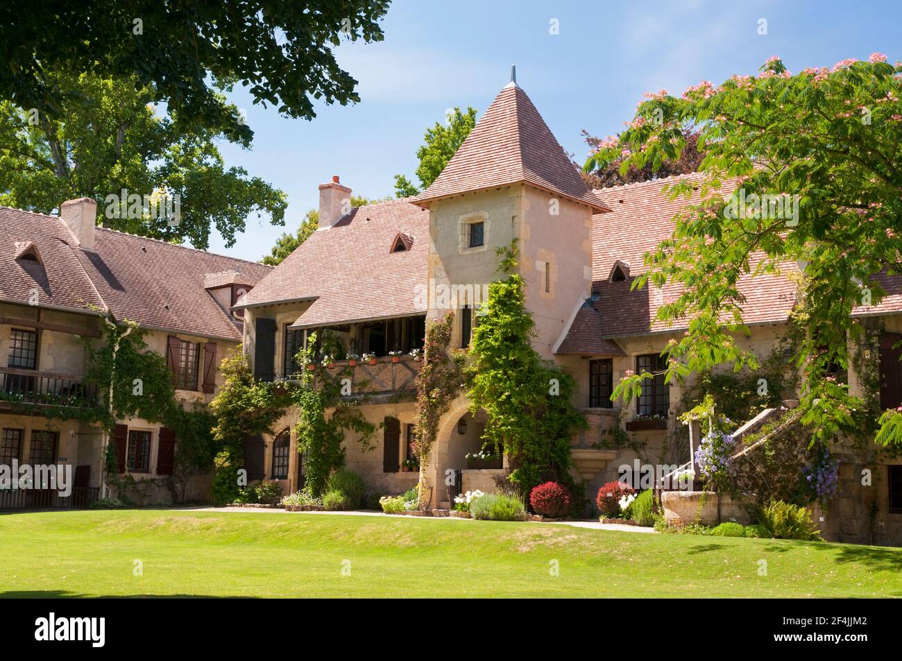 Malerisches Dorf Apremont-sur-Allier, als eines der schönsten Dörfer Frankreichs aufgeführt, Cher (18), Centre-Val de Loire Region, Frankreich Stockfoto