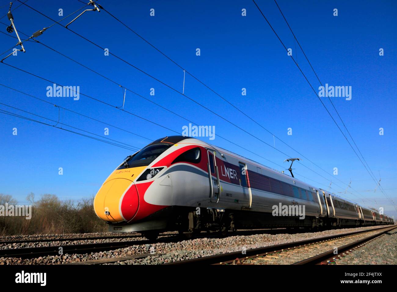 LNER Azuma Zug, Klasse 800, East Coast Main Line Railway, Newark on Trent, Nottinghamshire, England, Großbritannien Stockfoto