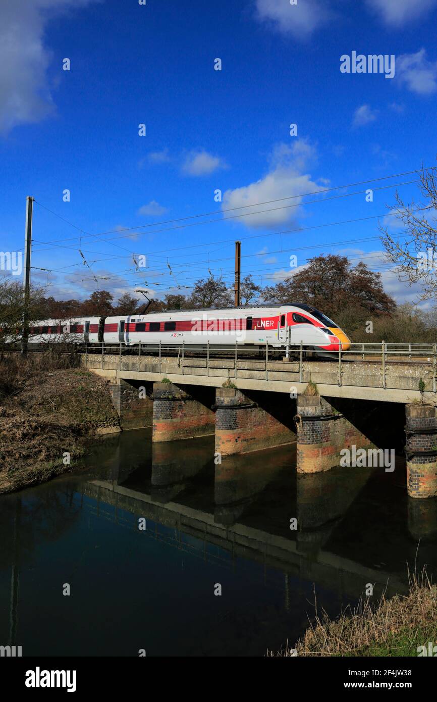 LNER Azuma Zug, Klasse 800, East Coast Main Line Railway, Newark on Trent, Nottinghamshire, England, Großbritannien Stockfoto