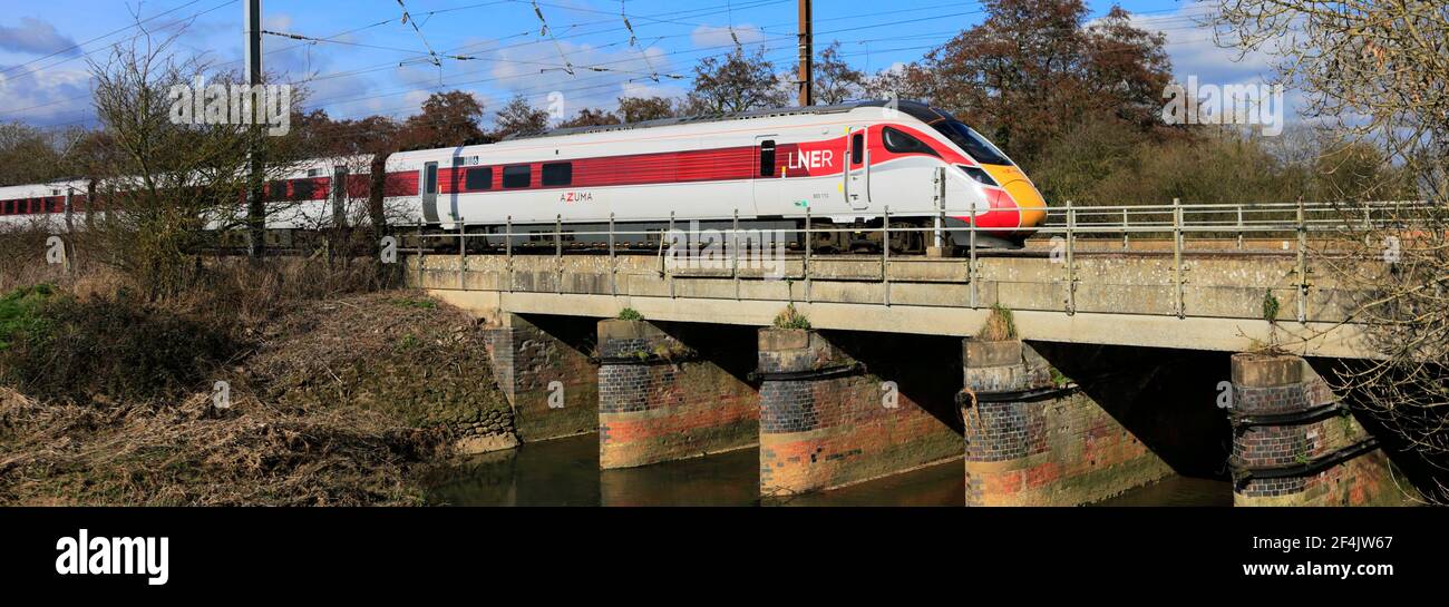 LNER Azuma Zug, Klasse 800, East Coast Main Line Railway, Newark on Trent, Nottinghamshire, England, Großbritannien Stockfoto