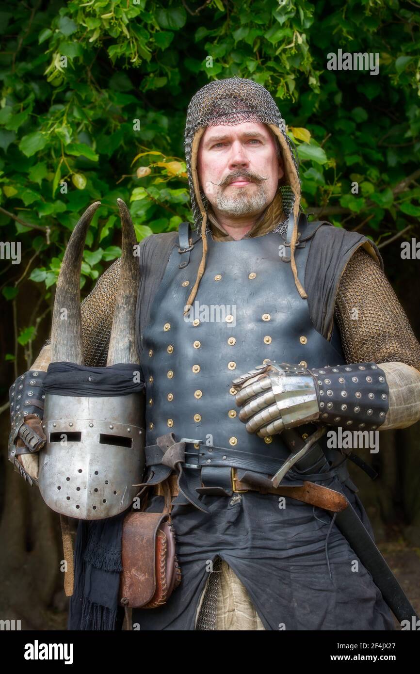 Porträt eines als Ritter gekleideten Mannes, Esrum, Dänemark Stockfoto