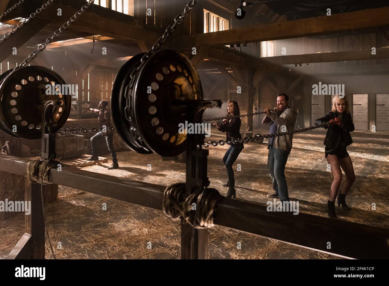 LAURA VANDERVOORT, PAUL BRAUNSTEIN, MANDELA VAN PEEBLES und BRITTANY ALLEN in JIGSAW (2017), Regie: MICHAEL SPIERIG und PETER SPIERIG. Copyright: Nur für redaktionelle Verwendung. Keine Verkaufsförderung oder Buchumschläge. Dies ist ein öffentlich verteiltes Handout. Nur Zugriffsrechte, keine Lizenz des Urheberrechts. Nur zu vervielfältigen in Verbindung mit der Promotion dieses Films. Kredit: Lionsgate / Serendipity Productions / Twisted Pictures / A B / Album Stockfoto