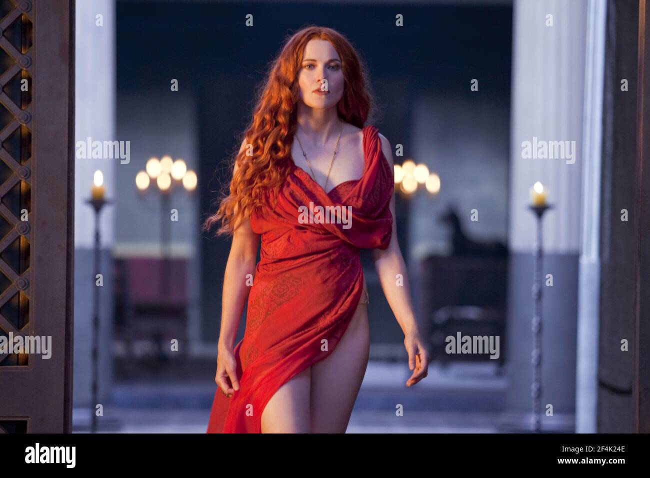 Lucy Lawless yalangoch