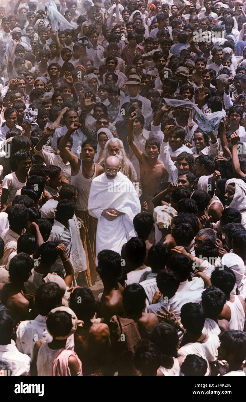 BEN KINGSLEY, GANDHI und KINGSLEY BEN 1943-BEN KINGSLEY in GANDHI (1982), Regie: RICHARD ATTENBOROUGH. Copyright: Nur für redaktionelle Verwendung. Keine Verkaufsförderung oder Buchumschläge. Dies ist ein öffentlich verteiltes Handout. Nur Zugriffsrechte, keine Lizenz des Urheberrechts. Nur zu vervielfältigen in Verbindung mit der Promotion dieses Films. Kredit: COLUMBIA BILDER / Album Stockfoto