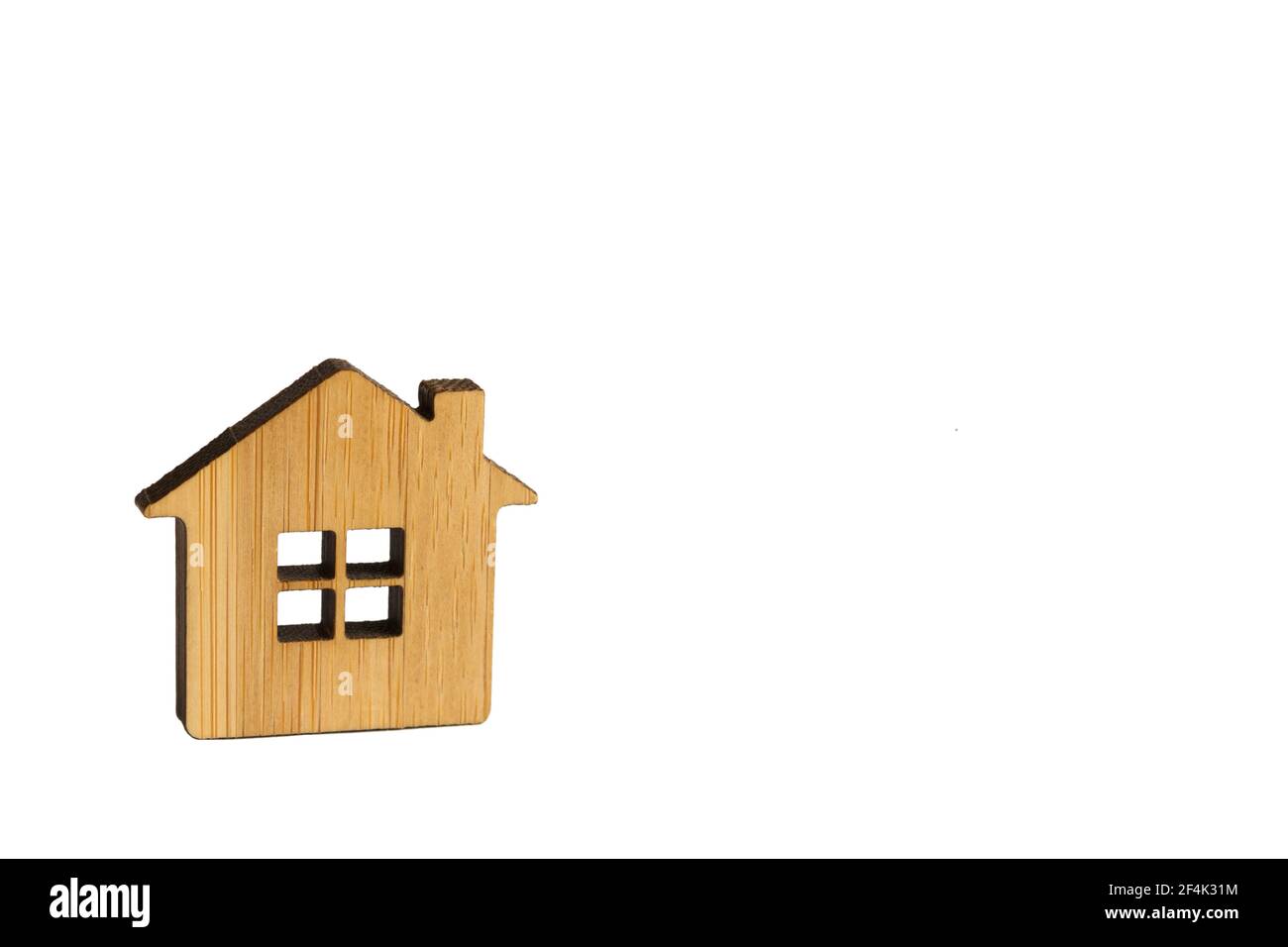 Holzhaus auf weißem Hintergrund isoliert. Bauernhof, neues Zuhause, Bau,  Umzug, Immobilienkauf, Hypothek, Miete. Schlüsselanhänger, Anhänger, Modell  Stockfotografie - Alamy