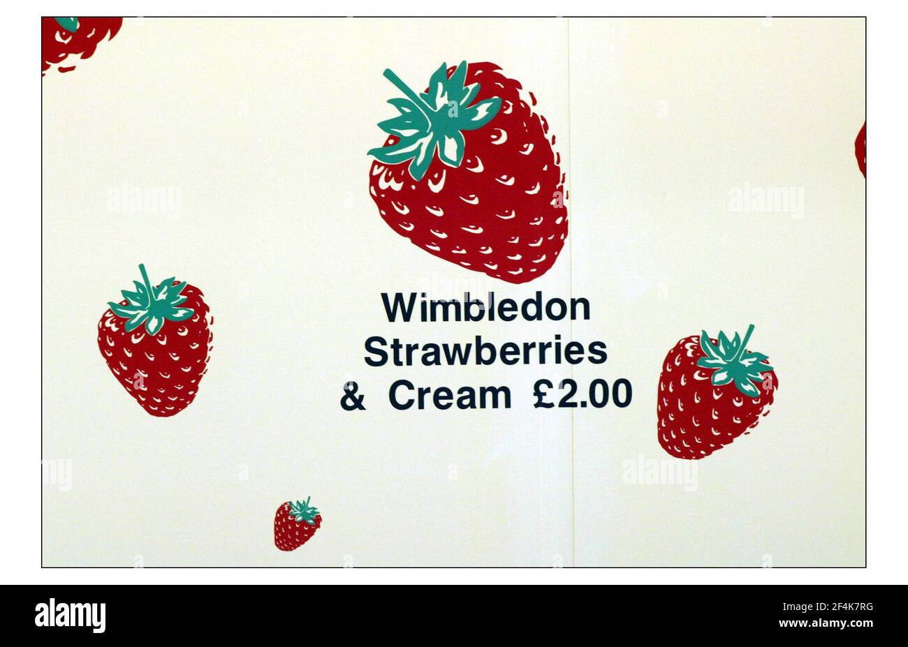Wimbledon Tag 5 ... Erdbeer kioskpic David Sandison 25/6/2004 Stockfoto