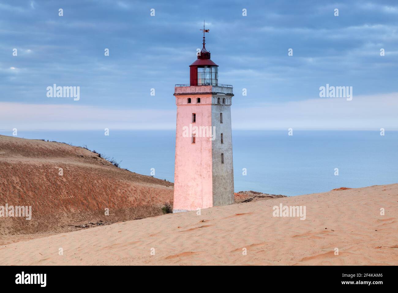 Geographie / Reisen, Dänemark, Nordjylland, Lonstrup, Leuchtturm Rubjerg Knude Fyr in den Dünen von Rubje, Additional-Rights-Clearance-Info-not-available Stockfoto