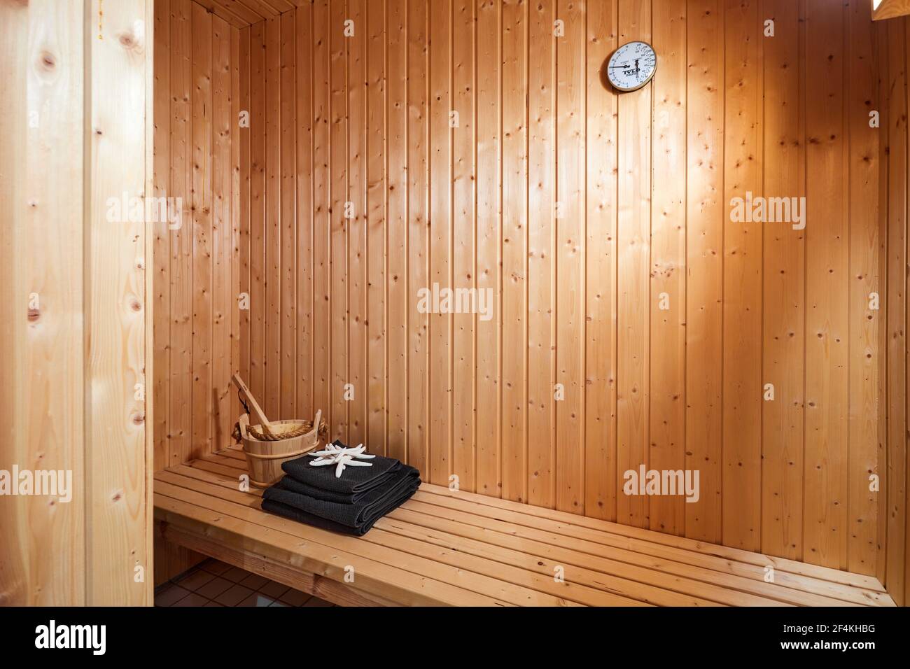 Ein Saunaraum mit entspannender Behandlung Spa Stockfoto