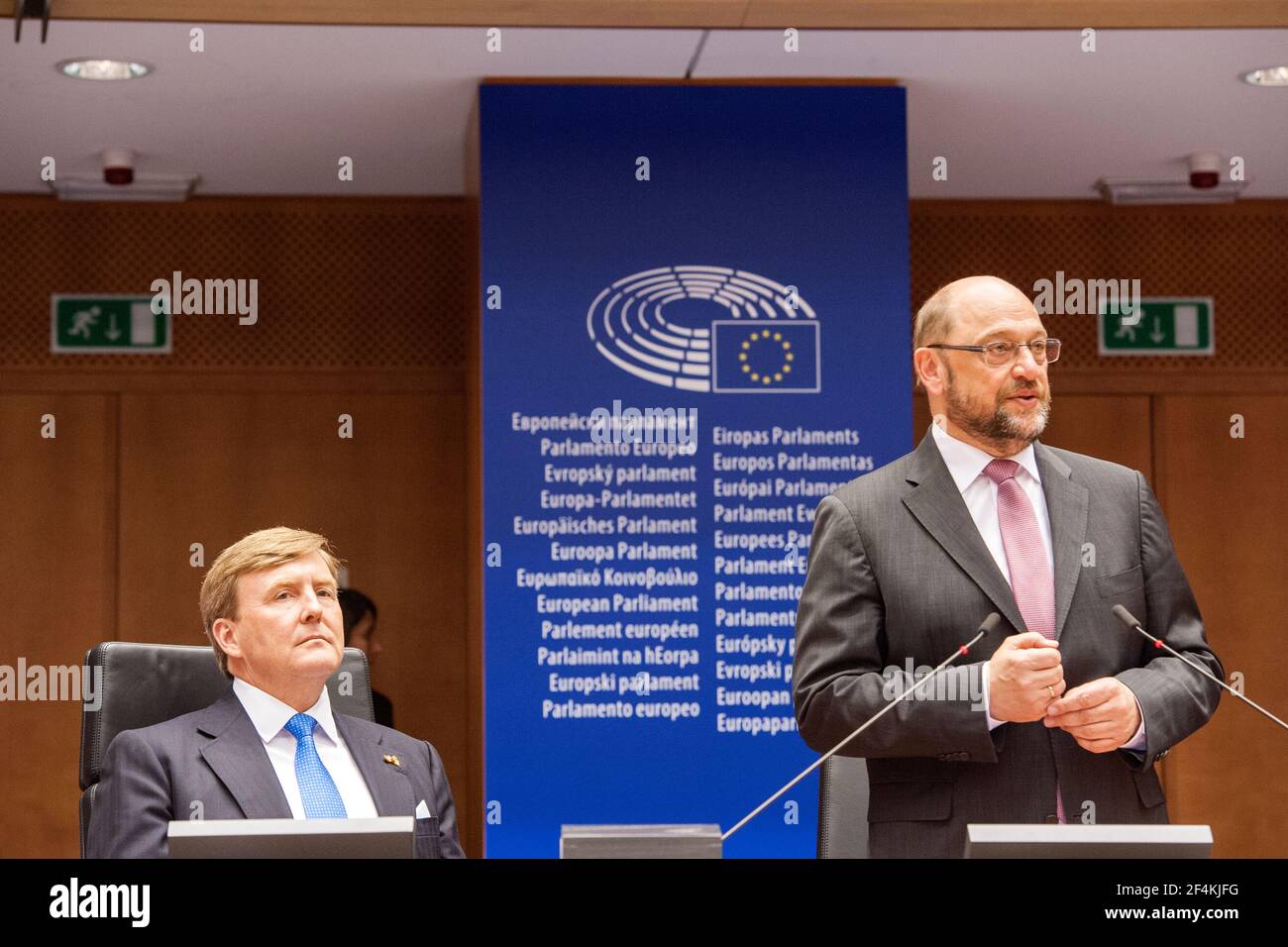 Brüssel, Belgien. Der niederländische König Willem-Alexander wird vom Präsidenten des Europäischen Parlaments, Herrn Shultz, empfangen. Stockfoto