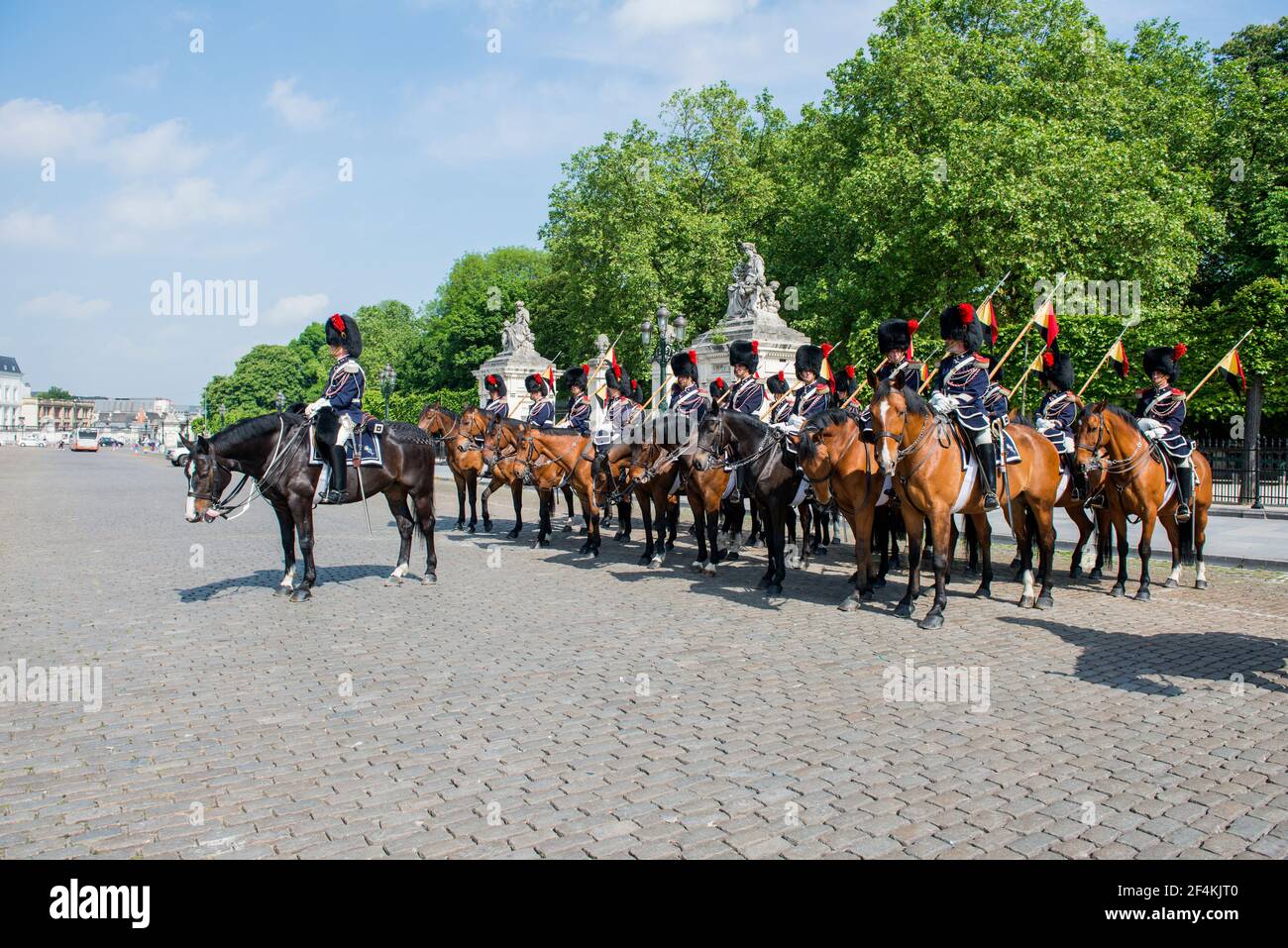 Brüssel, Belgien. Militärgarde auf Pferden in der Nähe des Königspalastes Het während der Übergabe der ausländischen Ambasador-Beglaubigungsschreiben an den König. Stockfoto