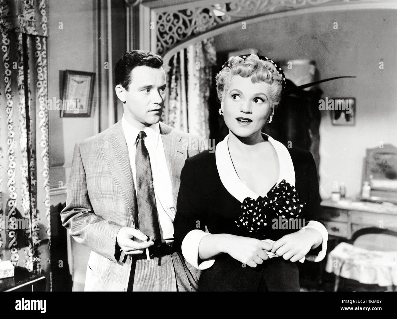 JUDY HOLLIDAY und JACK LEMMON in IT SHOULD HAPPEN TO YOU (1954), Regie: GEORGE CUKOR. Kredit: COLUMBIA BILDER / Album Stockfoto