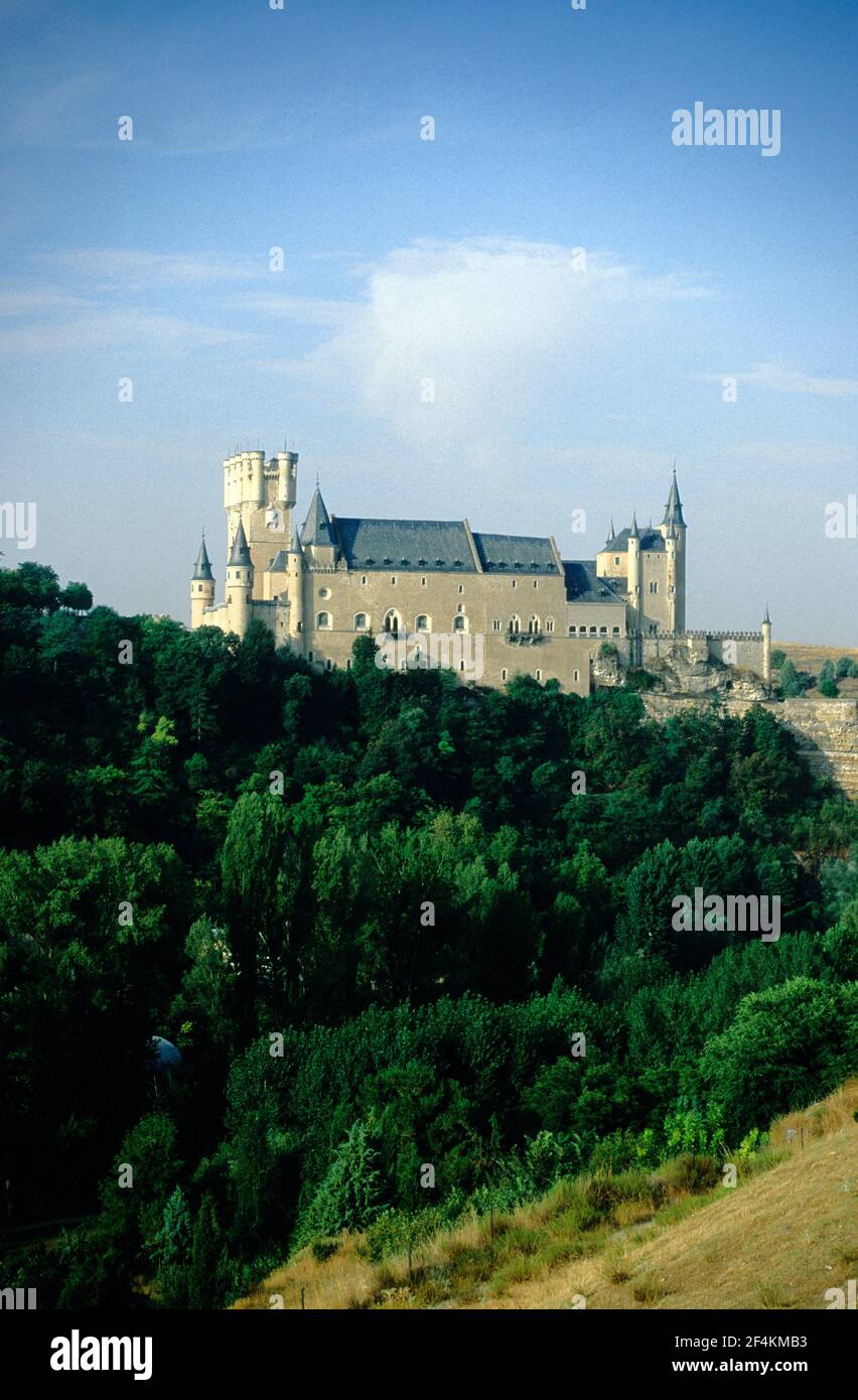 SPANIEN - Tierras de Segovia (Kreis) - Kastilien und Leon - SEGOVIA. Alcázar (Burg) und Landschaft Stockfoto