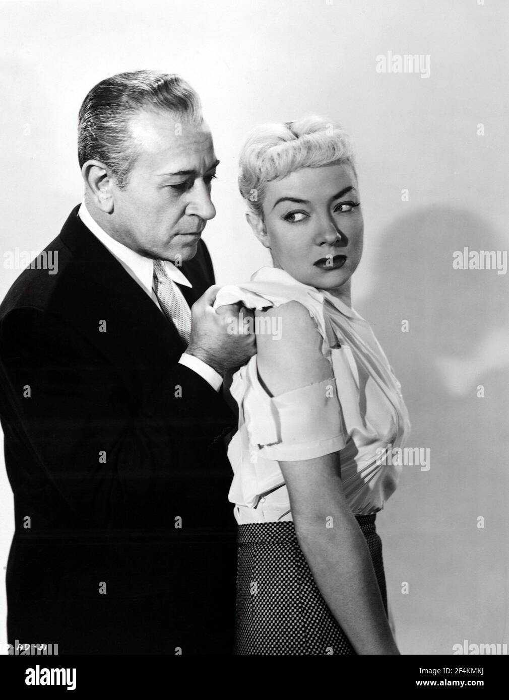 GEORGE FLOSS und AUDREY TOTTER in EINER KUGEL FÜR JOEY (1955), Regie LEWIS ALLEN. Kredit: VEREINIGTE KÜNSTLER / Album Stockfoto