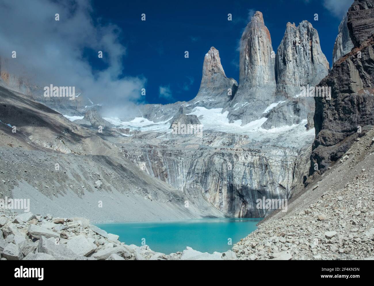 Die Torres del Paine (Tower Paine) Granitgipfel, Gletscher & See im Paine Gebirge, Torres del Paine Nationalpark, Patagonien, Chile Stockfoto