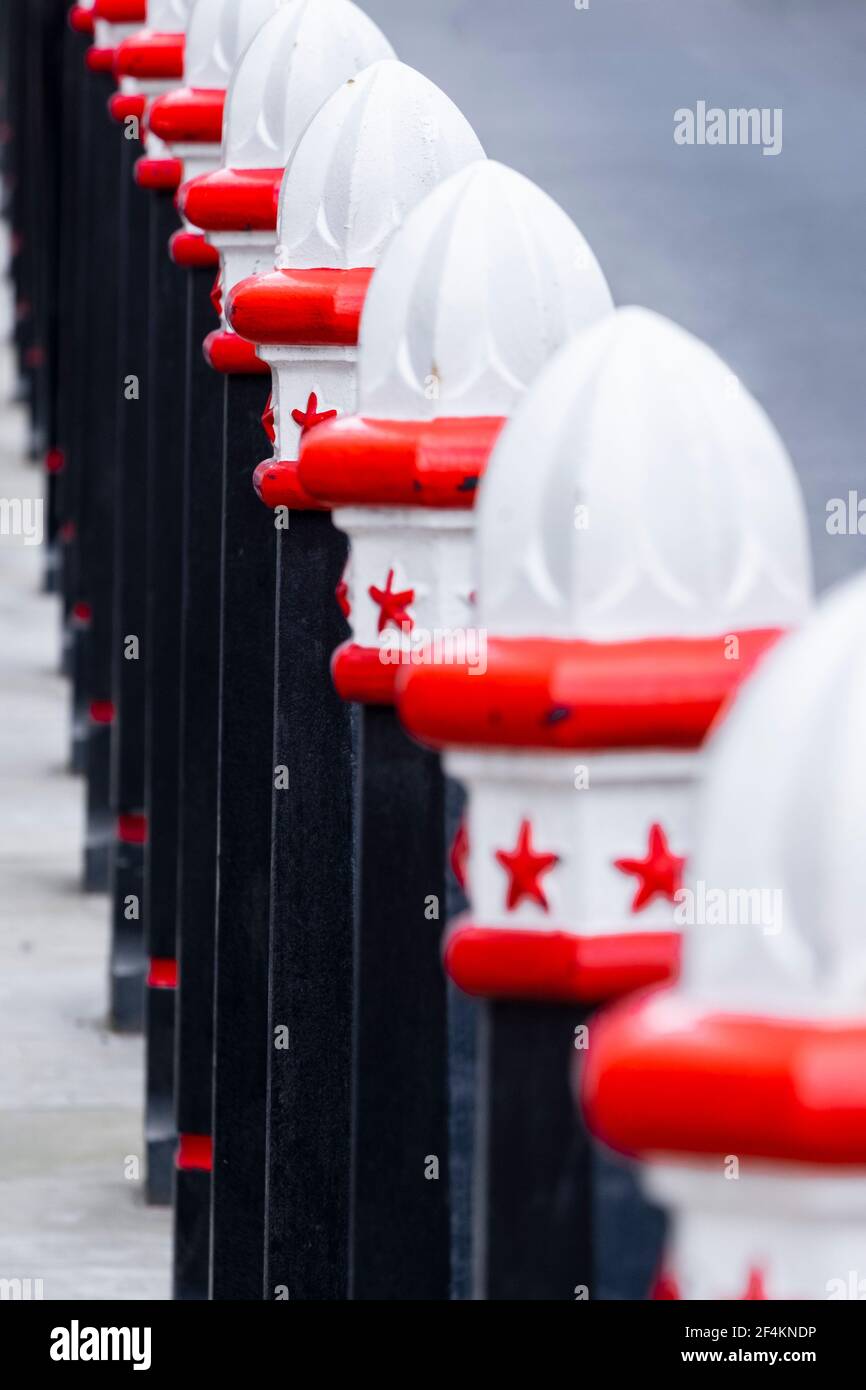 Traditionelle City of London dekoriert Verkehr Poller, London, Großbritannien Stockfoto