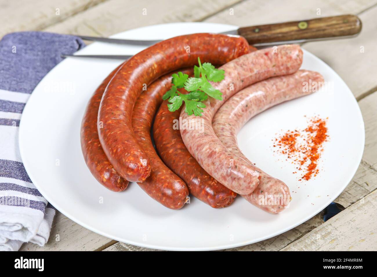 Merguez und Rohwürste Stockfoto