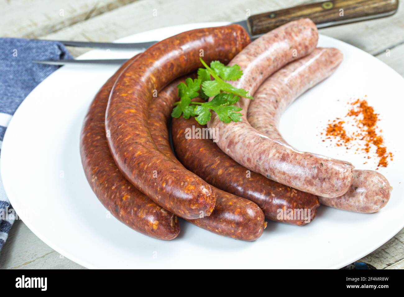 Merguez und Rohwürste Stockfoto