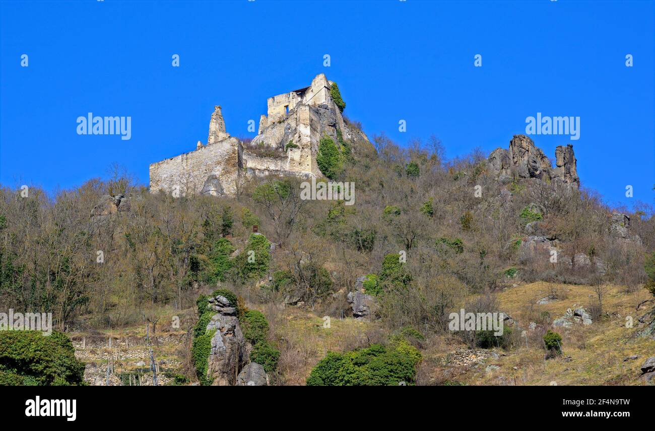 Ruine der Burg über dem Dorf Dürnstein im Donautal, Österreich Stockfoto