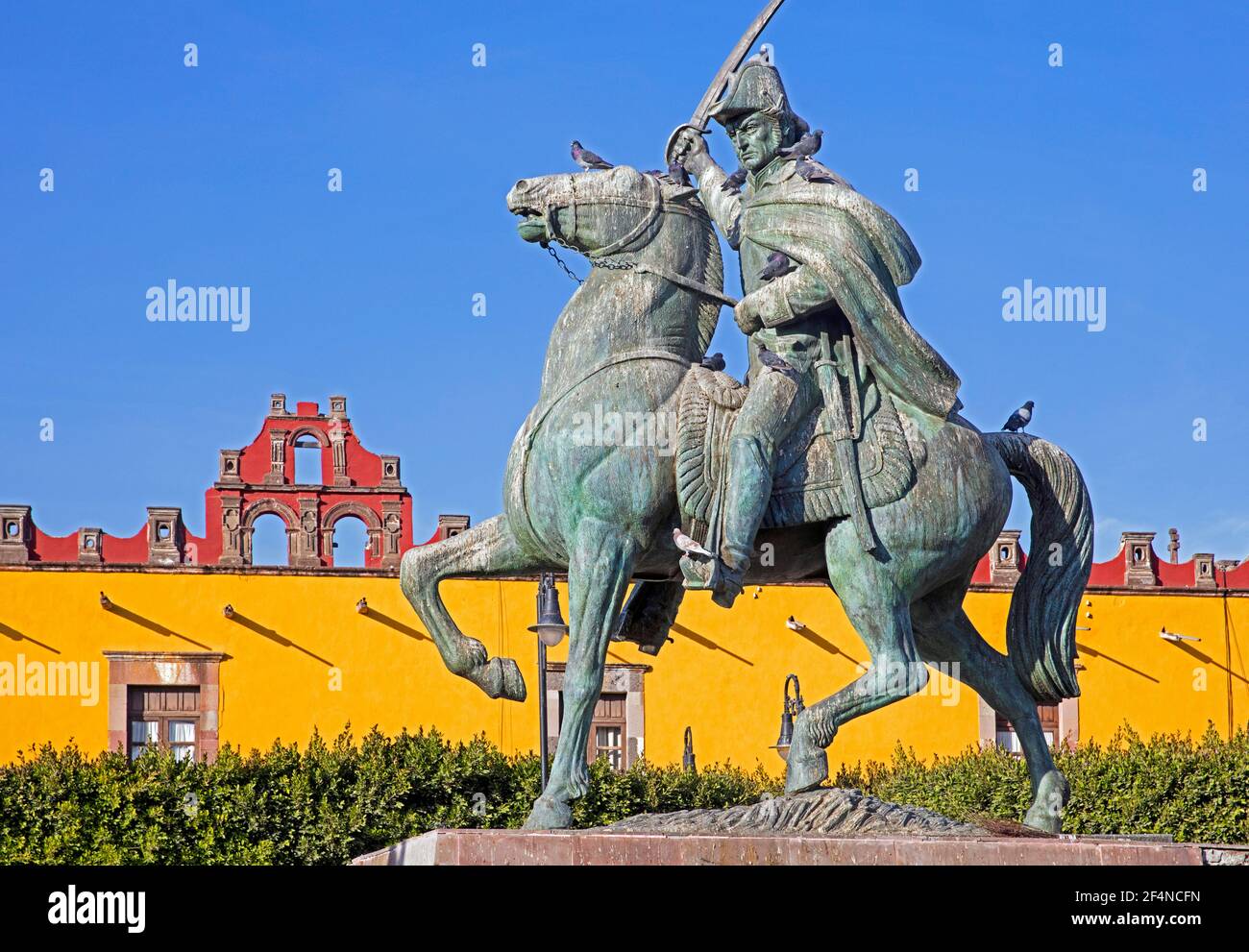 Reiterstatue von Ignacio Allende, Held des mexikanischen Unabhängigkeitskrieges auf der Plaza Civica in der Stadt San Miguel de Allende, Guanajuato, Mexiko Stockfoto