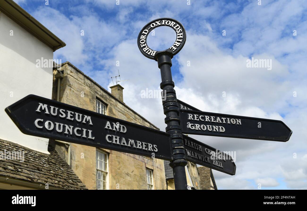 Burford Cotswolds Oxfordshire England Großbritannien Cotswolds Dorf SCHILDERBILD VON SAM BAGNALL Stockfoto