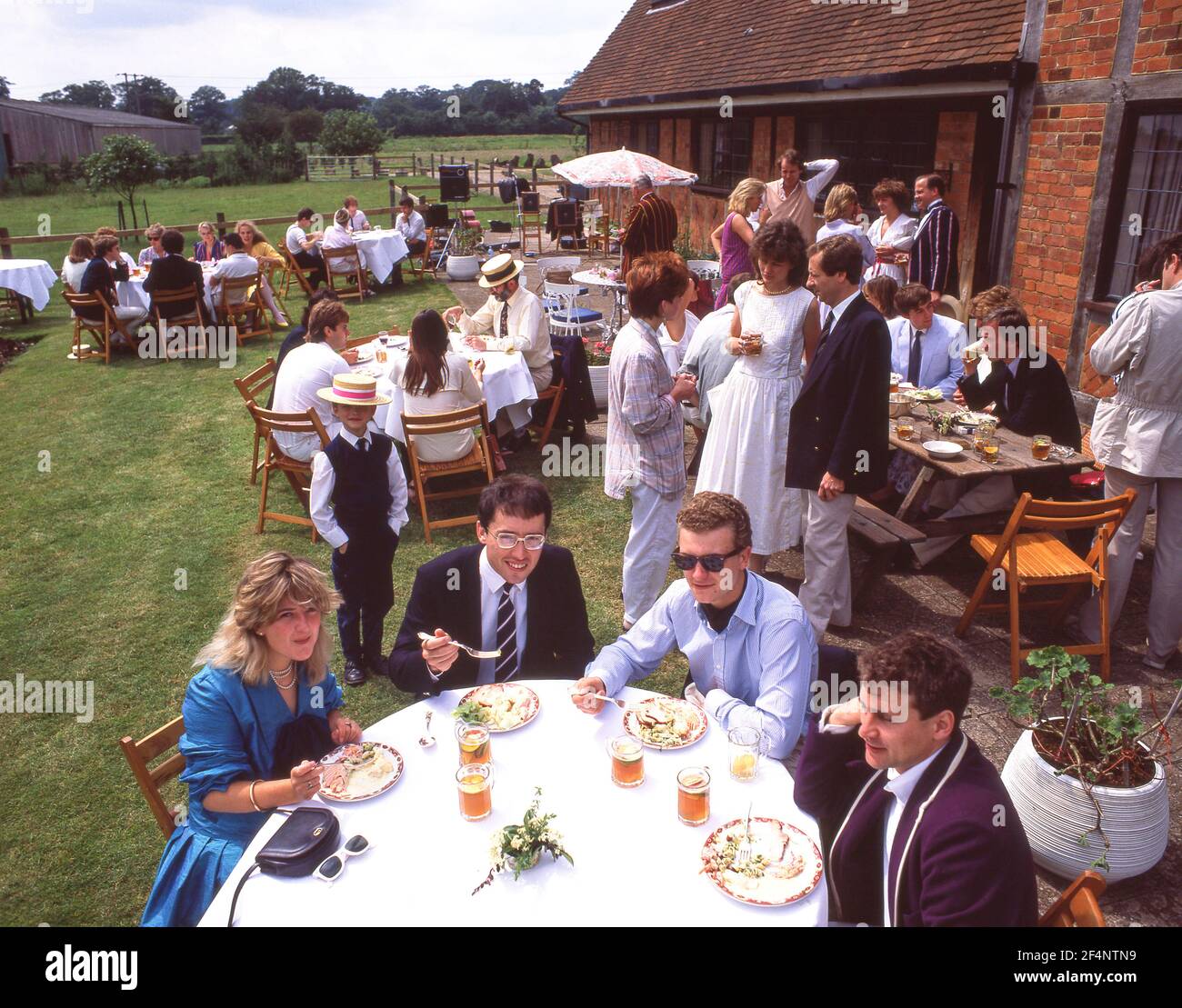 Country House Garden Party, Warfield, Berkshire, England, Vereinigtes Königreich Stockfoto